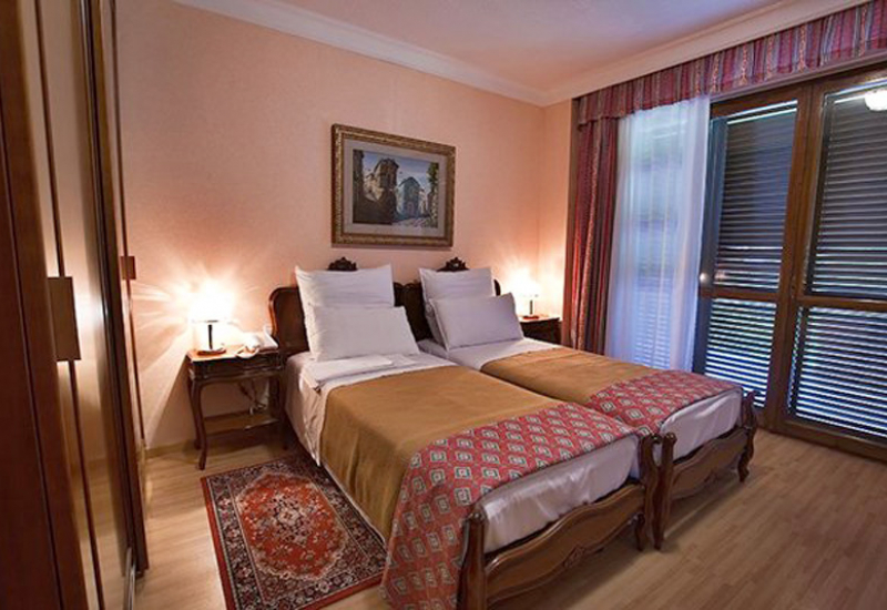 028