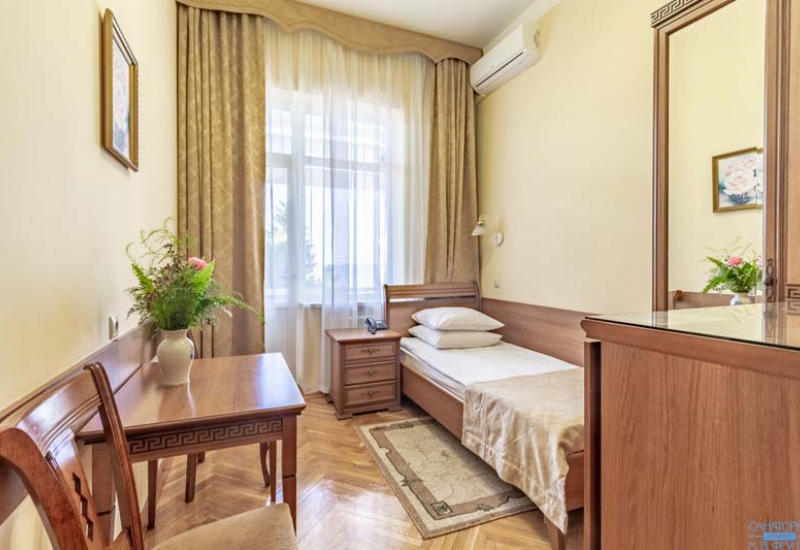 052